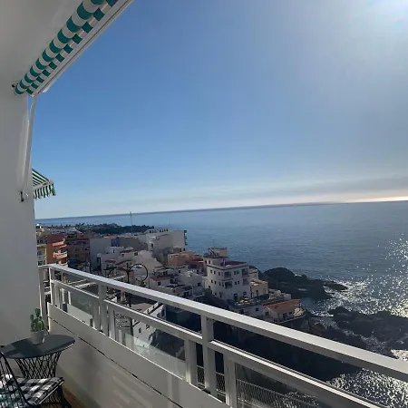 Spacious, Light & Cozy With Ocean Views