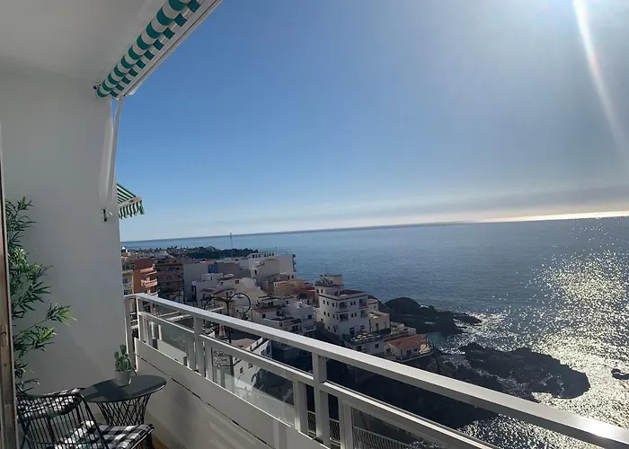 Spacious, Light & Cozy With Ocean Views