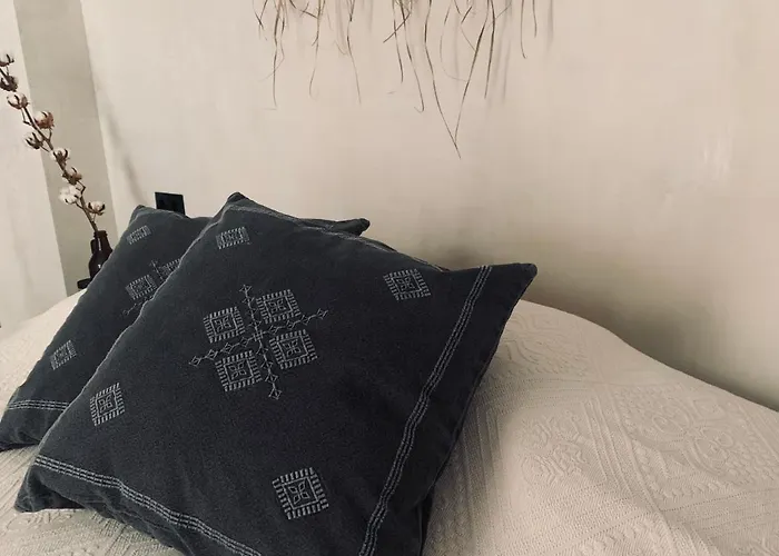 Spacious, Light & Cozy With Ocean Views *